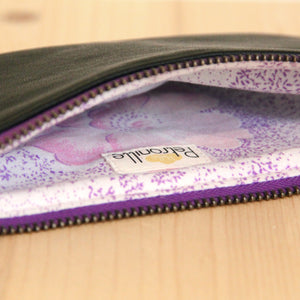 Pochette smartphone en cuir noir recyclé - zip violet